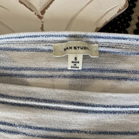 Lightweight sweater from Max Studio. Size small. - Picture 4 of 5